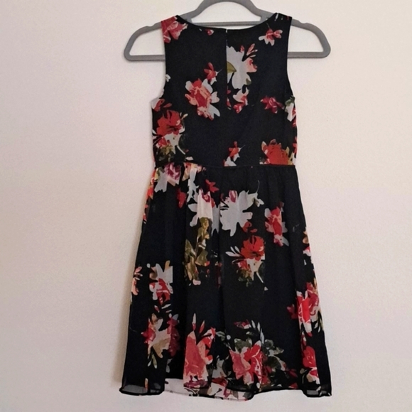 LOFT Floral Black Dress size 00P - Picture 5 of 7